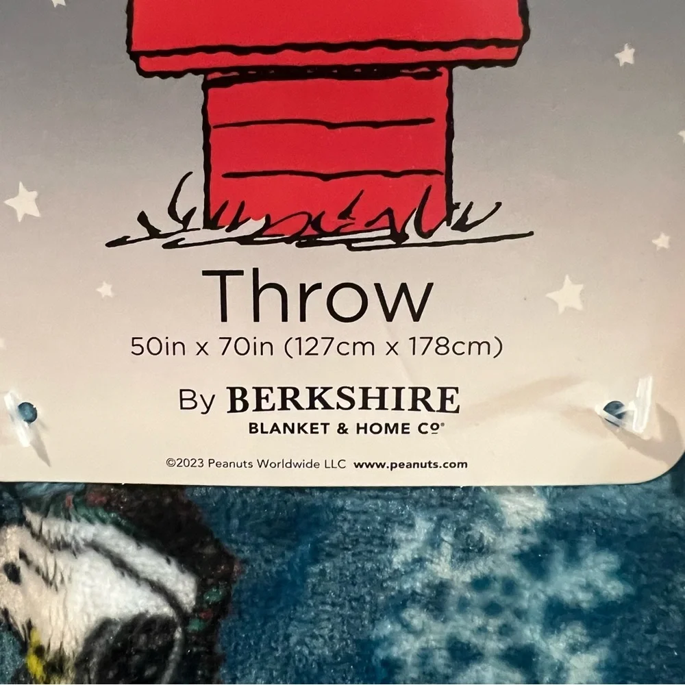 NEW Peanuts Holiday Christmas Snowflakes Snoopy Throw Berkshire 50” x 70”